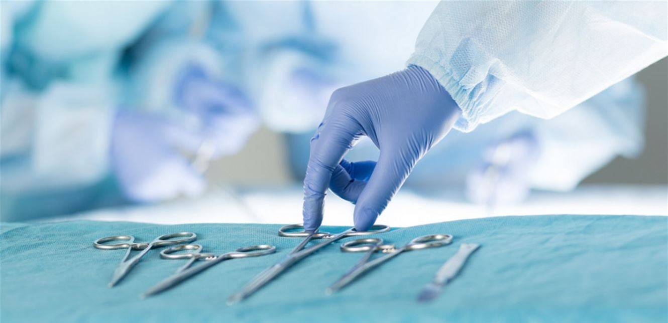 قبل العمليات الجراحية.. لماذا يطلب الطبيب منك الامتناع عن الأكل والشرب؟