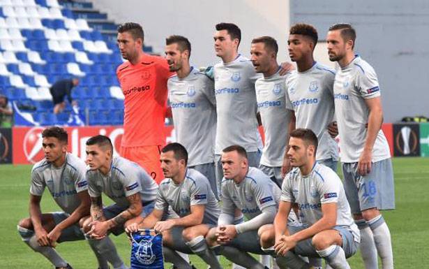 إيفرتون يتمسك بسيلفا رغم توالي الهزائم