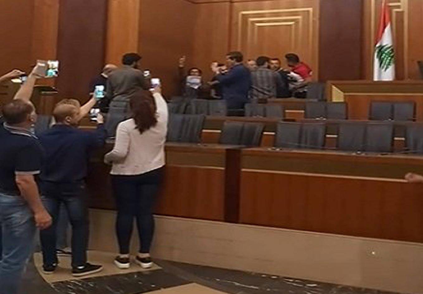 الميوعة تجتاح الساحة اللبنانية ومخطط للارباك والفوضى من هي الجهة التي تحرك الاضرابات وتمنع انجاز الموازنة