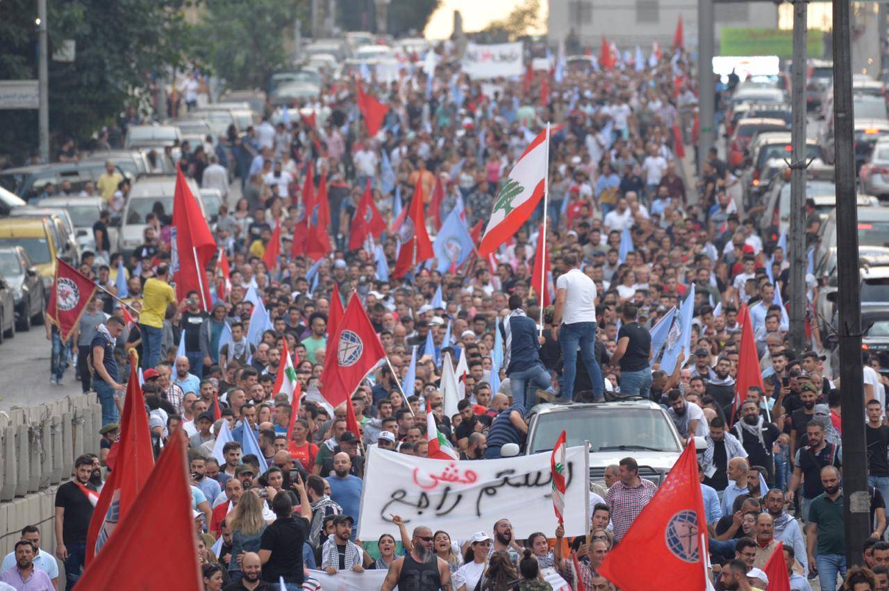 مسيرة للشباب التقدمي نظم مسيرة الى ساحة الشهداء أبو فاعور: آن الأوان ليقول لكم الشعب إرحلوا