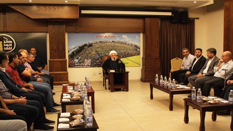 قاسم مدعا الحكومة الى فتح العلاقات السياسية مع سوريا