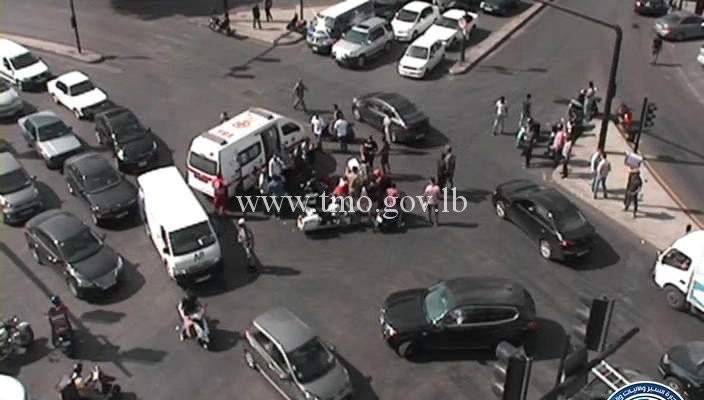 جريح بحالة حرجة نتيجة تصادم بين سيارة ودراجة نارية على تقاطع الشيفروليه