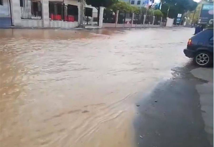 بالفيديو: انفجار أنبوب المياه الكبير في الدامور