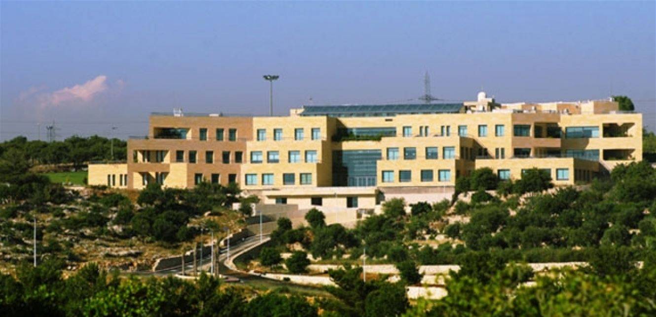 بسبب الحرائق.. تعليق الدروس بهذه الجامعة