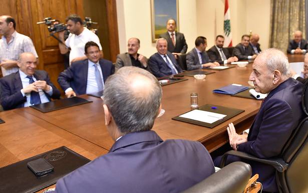 بري يشغل «الموتور» لتفادي الانهيار