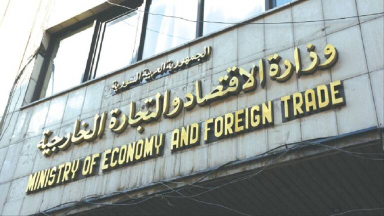 الحكومة السورية: لا صحة لقرار يلزم المستوردين بإيداع 100 ألف دولار في المصارف