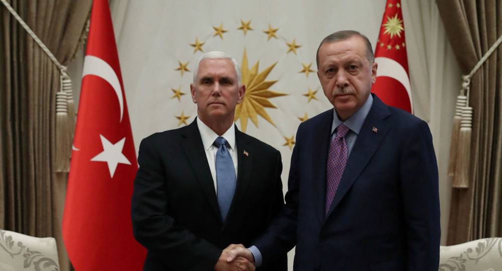 بدء الاجتماع بين أردوغان ونائب الرئيس الأمريكي