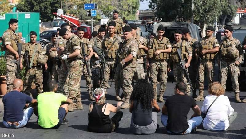 إحتجاجات أمام مصرف لبنان وتنديد بـ «السياسة الماليّة»