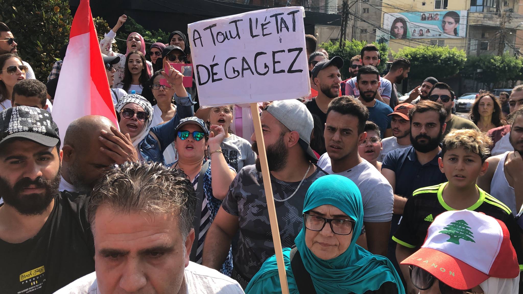 المتظاهرون في صور لا يزالون في ساحة العلم اسماعيل