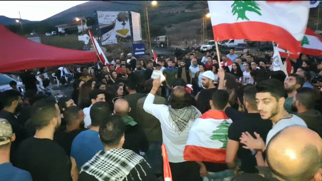 طريق البقاع الجنوب لا تزال مقطوعة عند نقطة سوق الخان