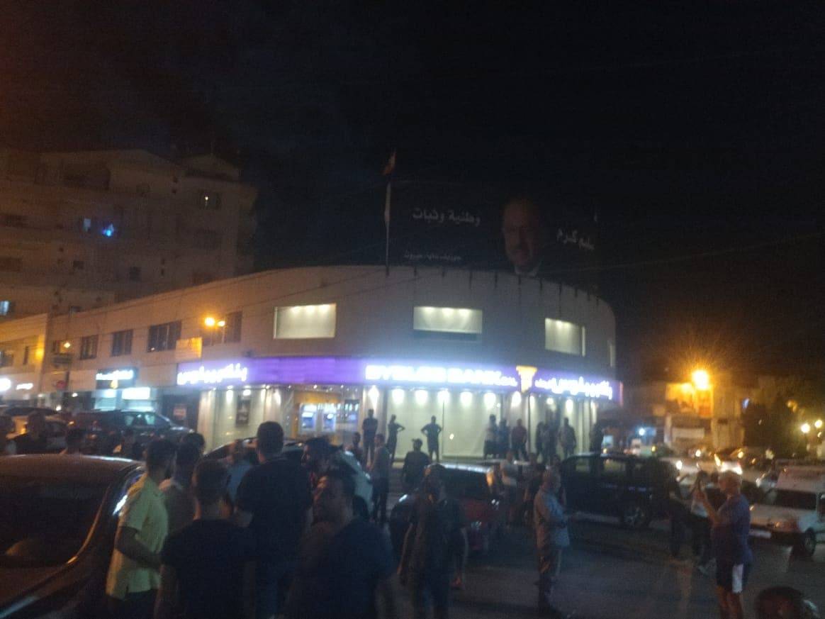 اعتصام في منطقة العقبة زغرتا