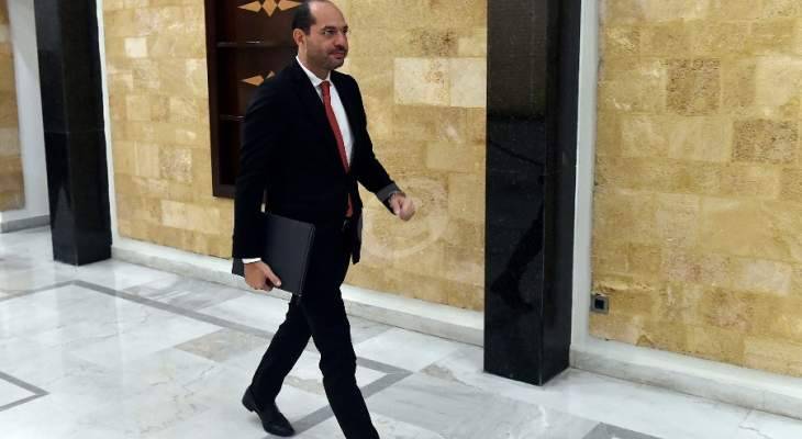 حسن مراد للمتظاهرين: لفتح الطرقات