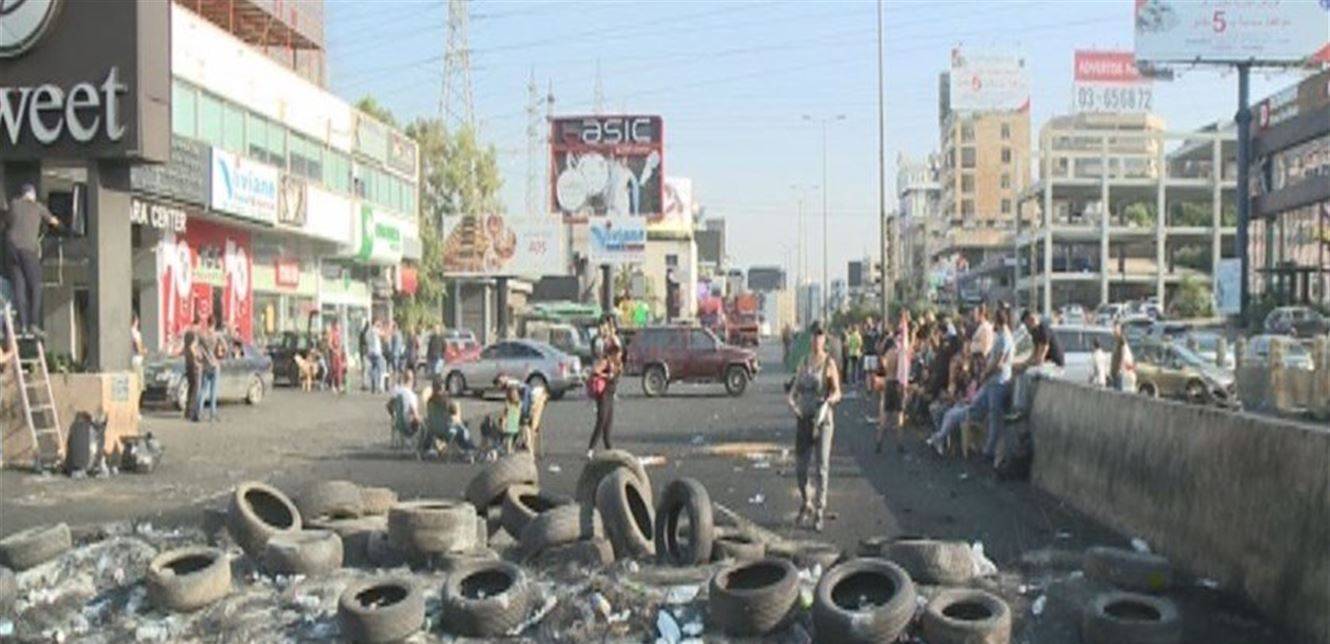 مسلحون يعتدون بالضرب ويطلقون النار على المحتجين في صور والنبطية (فيديو)