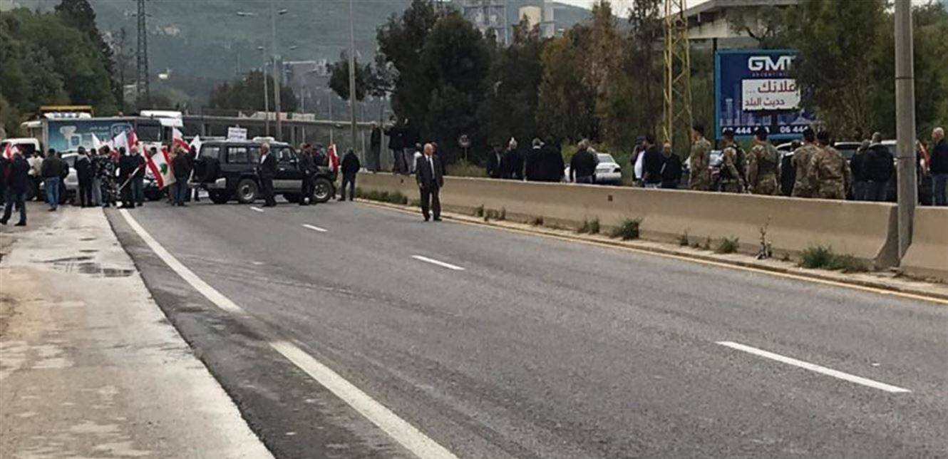 للبنانيين.. اليكم الطرقات المقطوعة