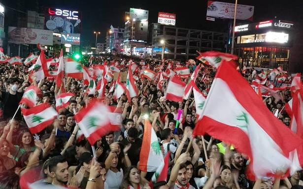 مصادر قواتية: من الخطيئة ان لا تستجيب الحكومة للشعب