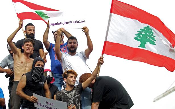الإختناق المَعيشي والإحتقان السياسي فجّرا الغضب الشعبي