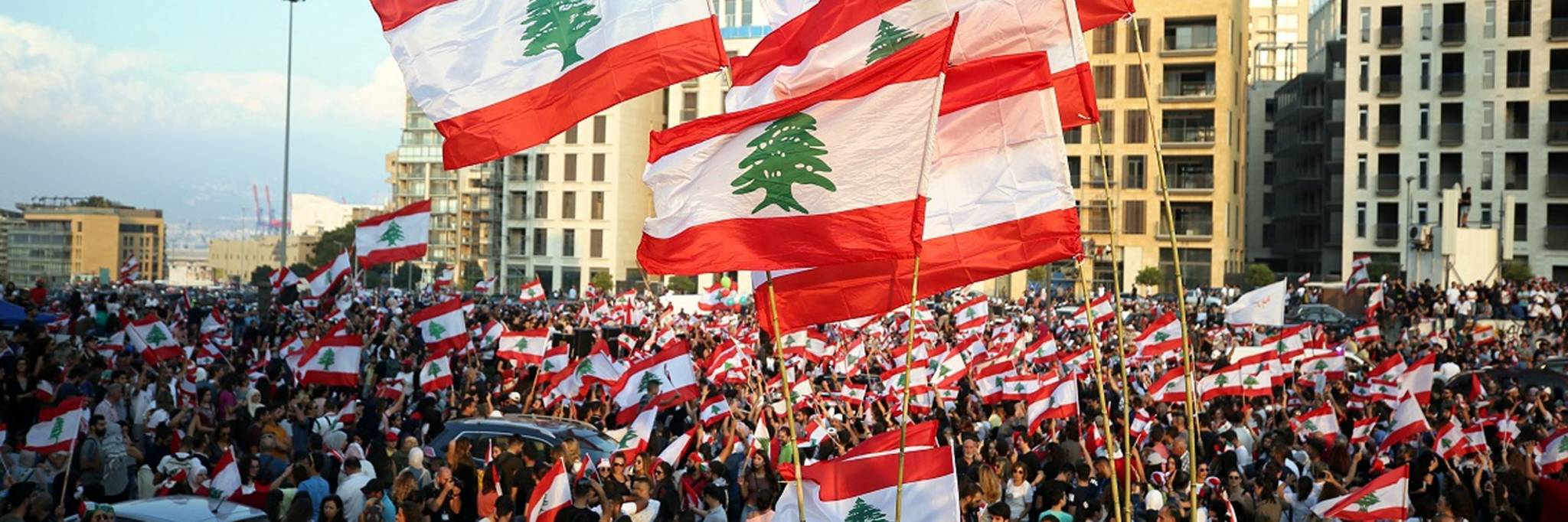 الثورة الشعبية وورقة الحريري انقذت لبنان من انهيار اقتصادي ونقلته الى التفاؤل
المهم ان لا تبقى المقررات حبراً على ورق فالعبرة في التنفيذ والتفاؤل يسود
الجيش اللبناني يفتح طرقات لبنان اليوم ويترك الساحات تحت حمايته لتظاهرات المعارضين