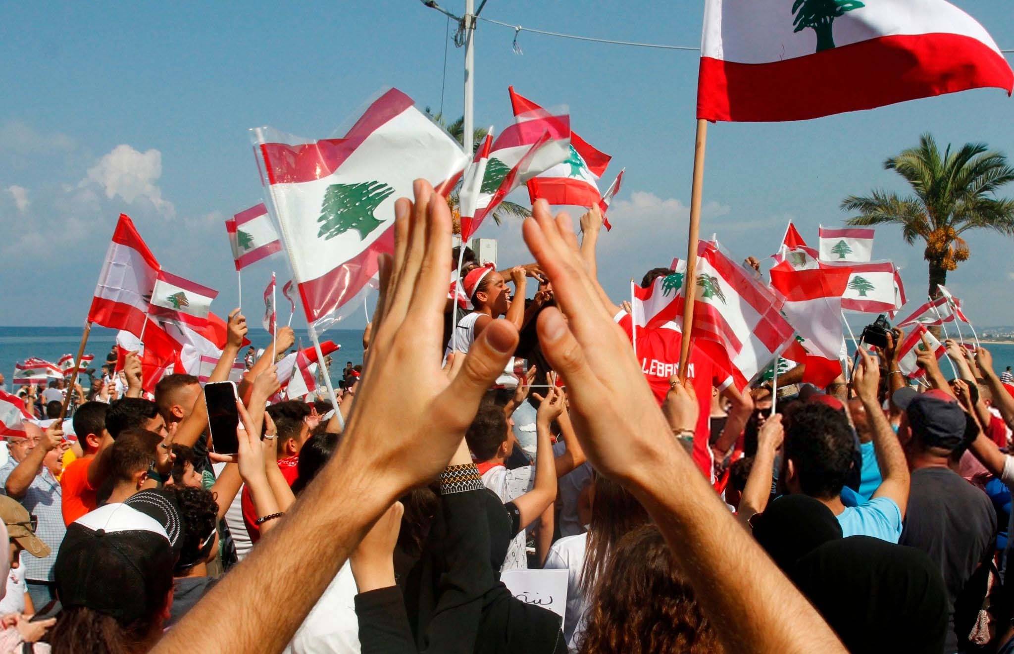 مصادر سياسيّة مُحايــدة تخشى مــن أن تـكـون أميركا وراء «ثـورة 17 تشرين / لبنان ينتفض»
