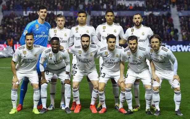 متفرقات كروية من الملاعب العالمية: تأجيل الكلاسيكو الاسباني بسبب الأزمة في كاتالونيا