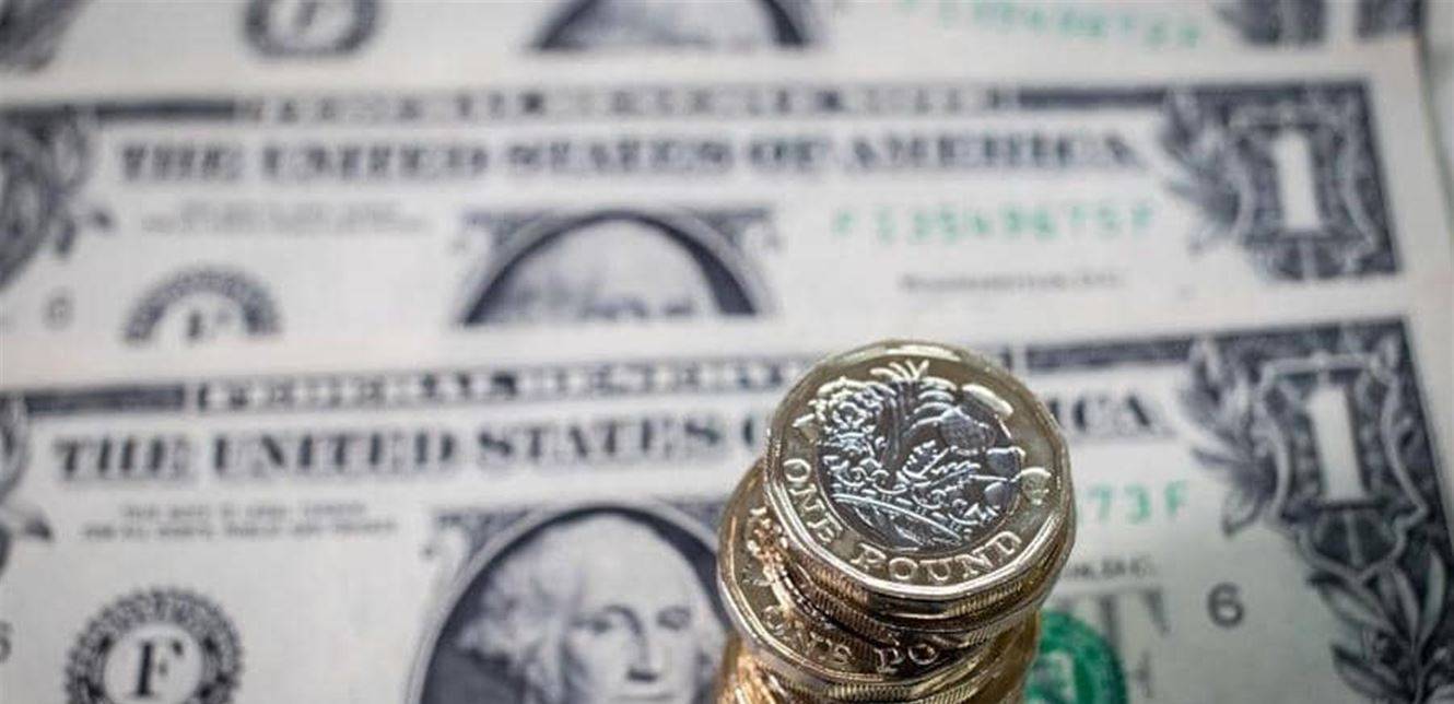 الدولار يتكبد الخسائر عالمياً.. إليكم التفاصيل