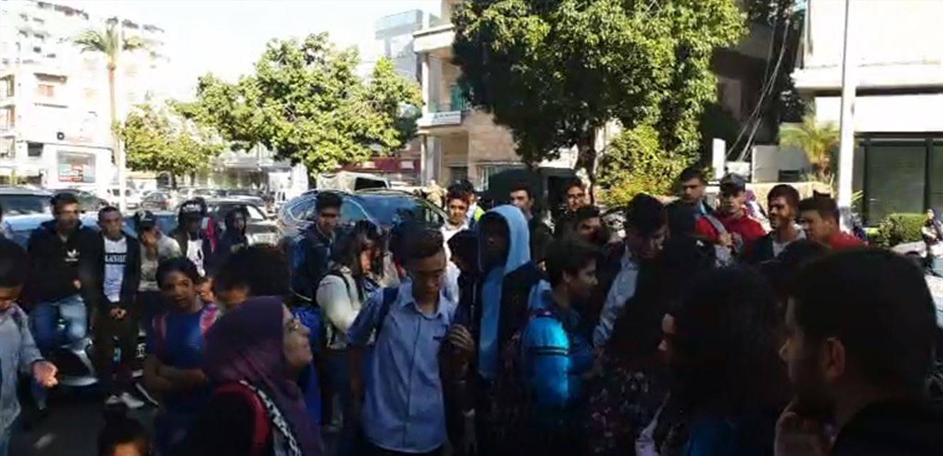 تظاهرات أمام مؤسسة كهرباء لبنان ومبنى أوجيرو في صيدا