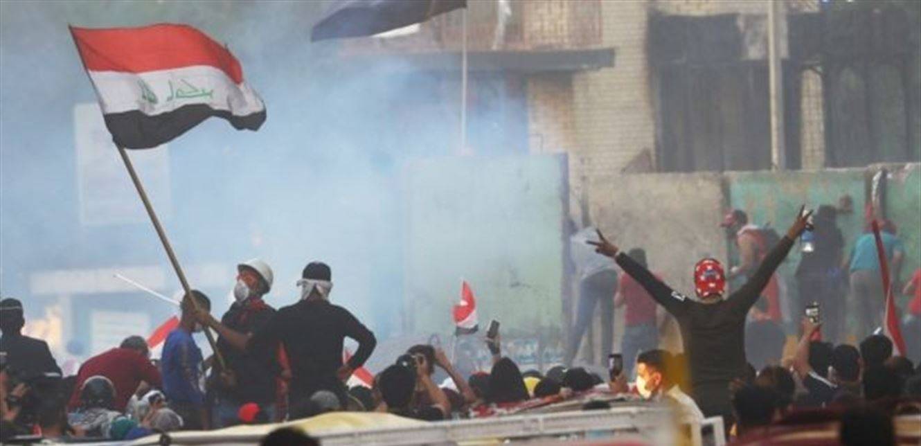 تعطيل دوائر حكومية بـ3 محافظات وإغلاق معبر مع إيران.. ماذا يجري بالعراق؟
