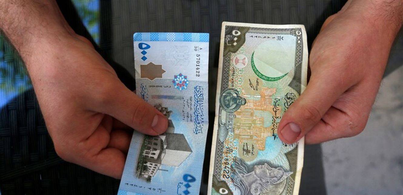 خبير يكشف عن أسباب انهيار الليرة السورية.. ما علاقة إقتصاد لبنان؟