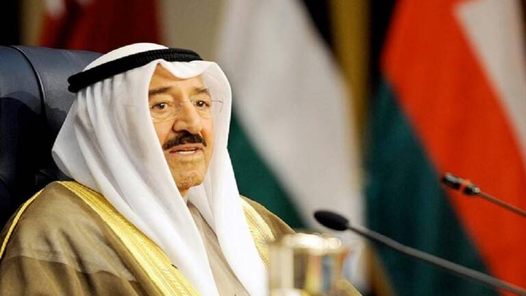 أمير الكويت يقيل وزيري الدفاع والداخلية من منصبيهما