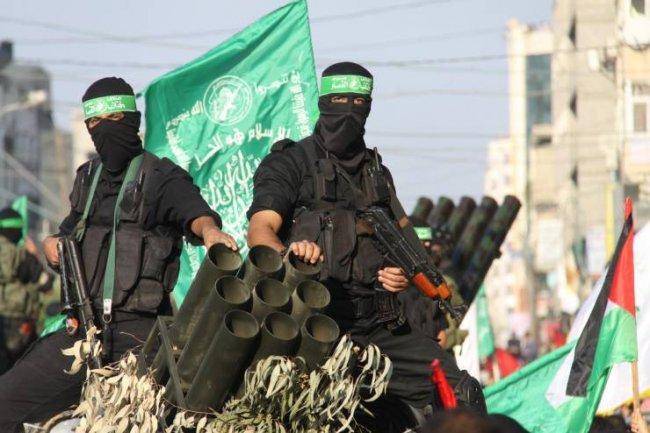 حماس تؤكد جهوزية ووحدة المقاومة الفلسطينية بوجه الاعتداء الاسرائيلي 
أكثر من 200 قذيفة صاروخية استهدفت اسرائيل ونتنياهو «يهدد»