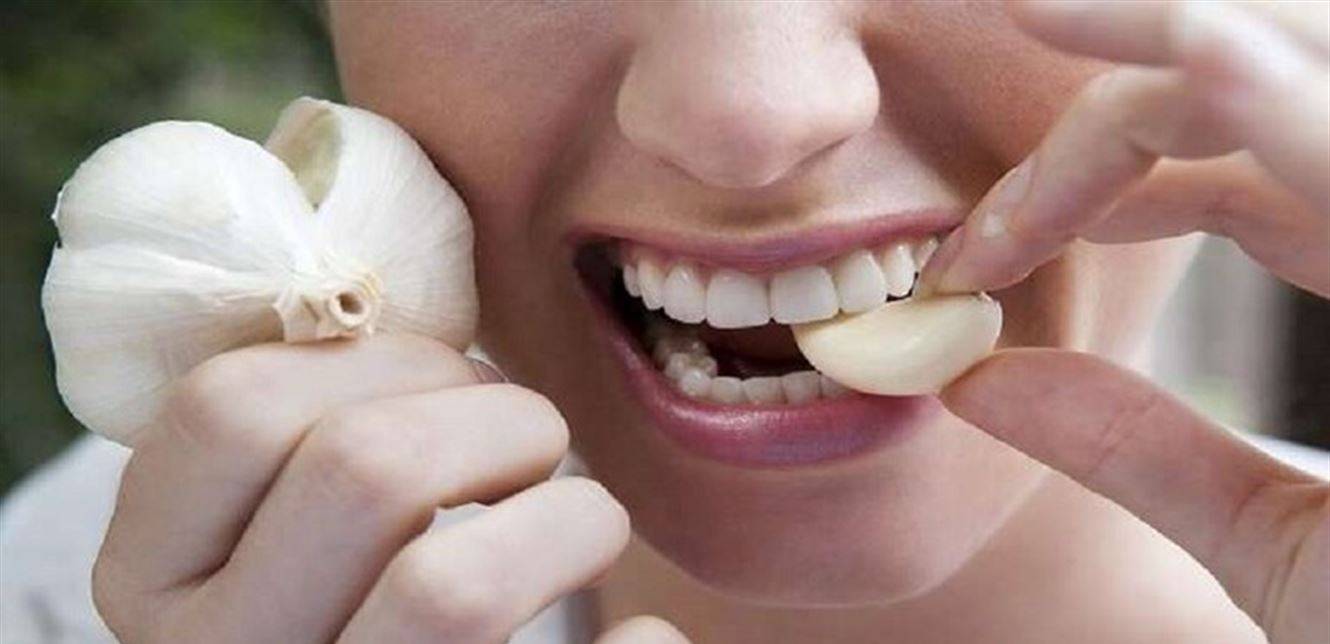 الثوم يعزز صحة الأمعاء ويساعدك على العيش لفترة أطول