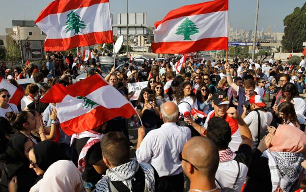 بـعد شهر على اندلاعها... ما هي إنجازات «الإنتفاضة» .. وأيـن أخفقـت؟