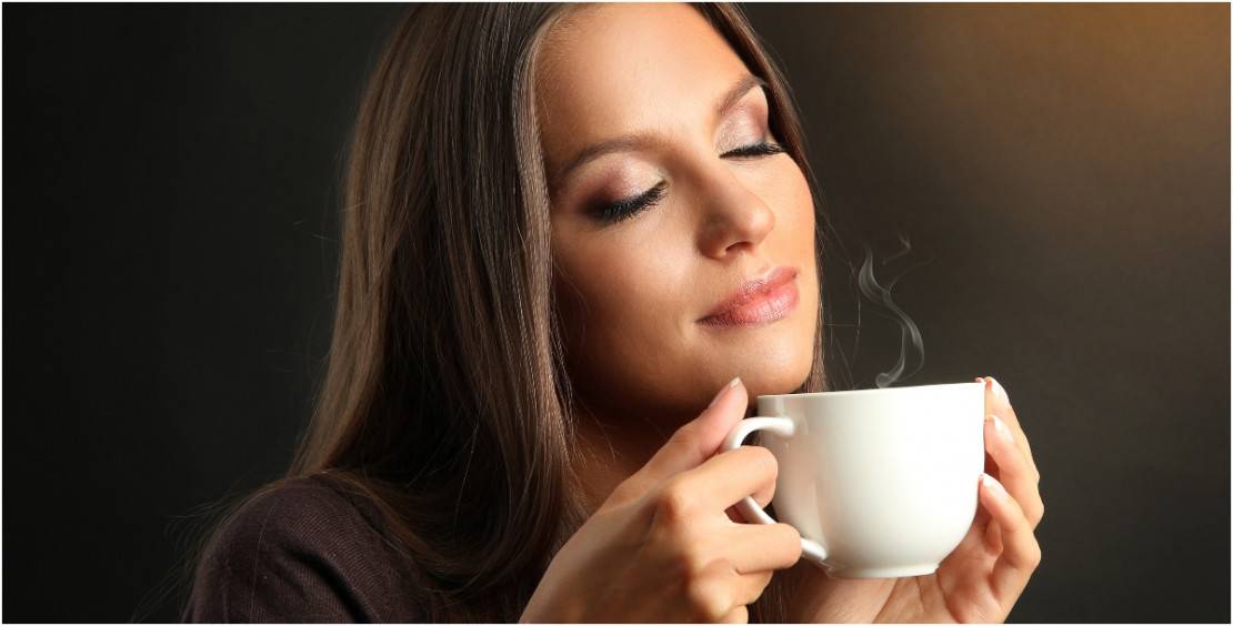 أين يوجد الكافيين بكثرة في الشاي أم القهوة.. وأي منهما الأفضل لصحتكِ؟