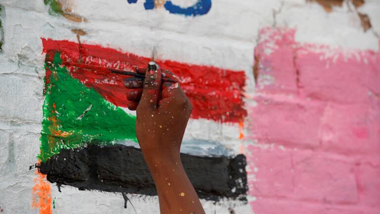 البرهان يشيد بدعم الإمارات لـ"الشعب والثورة" في السودان