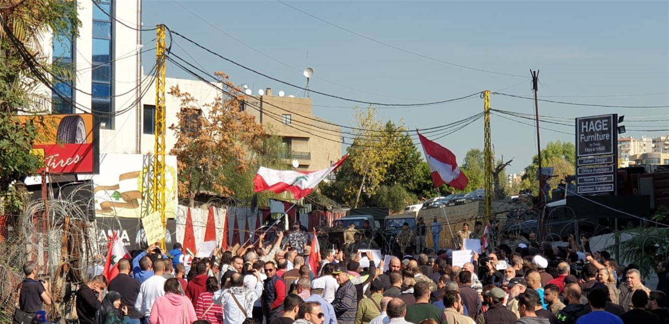تظاهرة أمام السفارة الأميركية في عوكر.. وانتشار كثيف للجيش