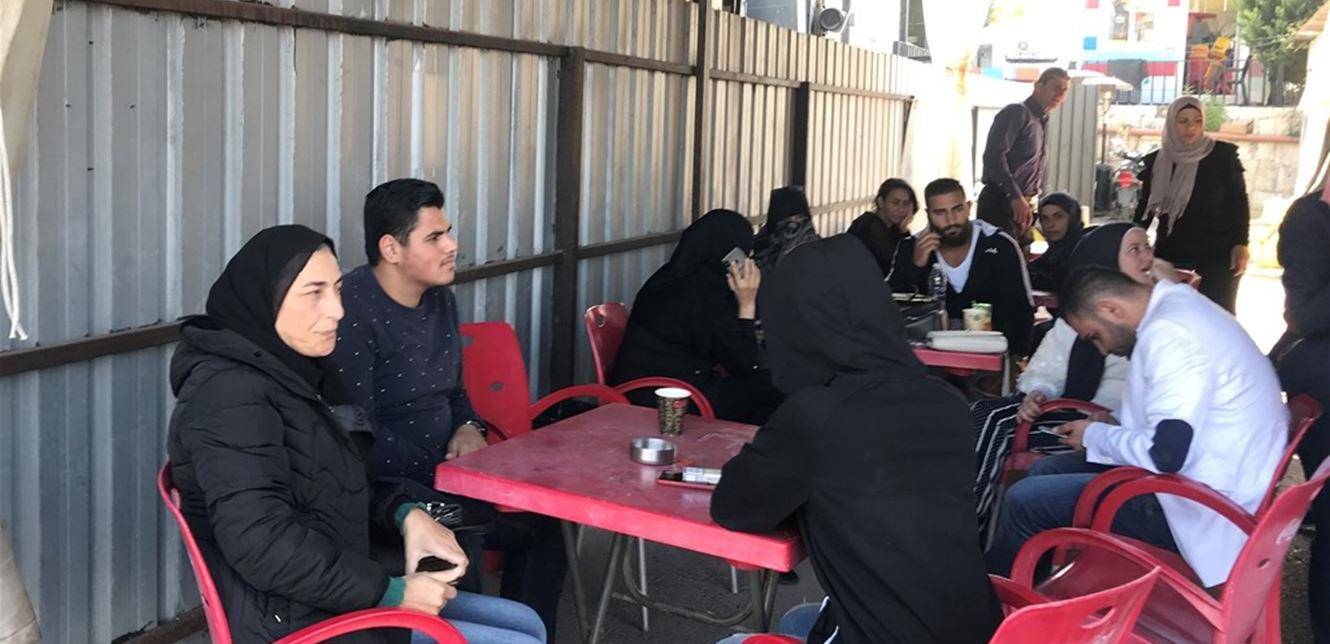 تجمع لأهالي الموقوفين بقضية استراحة صور أمام قصر العدل في صيدا