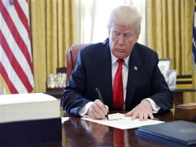 ترامب يوقع مشروعا موقتا للإنفاق الفدرالي تجنبا لإغلاق حكومي