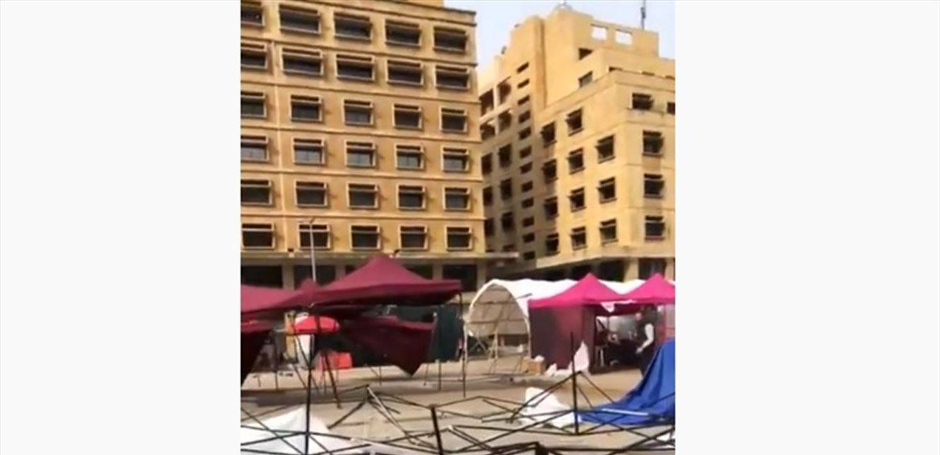 بعد أحداث جسر الرينغ.. تحطيم خيم المتظاهرين في ساحة الشهداء (فيديو)