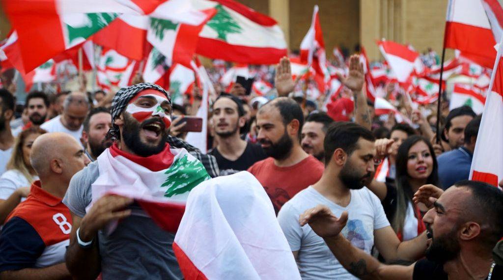طرح باريس لاجتماع دولي لحلّ أزمة لبنان غير مُستبعد؟!
وموسكو موضع تسابق بين عون والحريري لكسب ثقتها