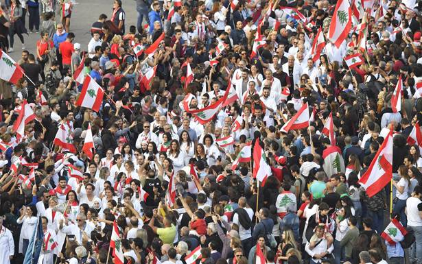 الطبقة السياسية تتعمد دفع البلاد نحو الهاوية وتعمّق الخلاف حول الحكومة يسرع الانهيار!
