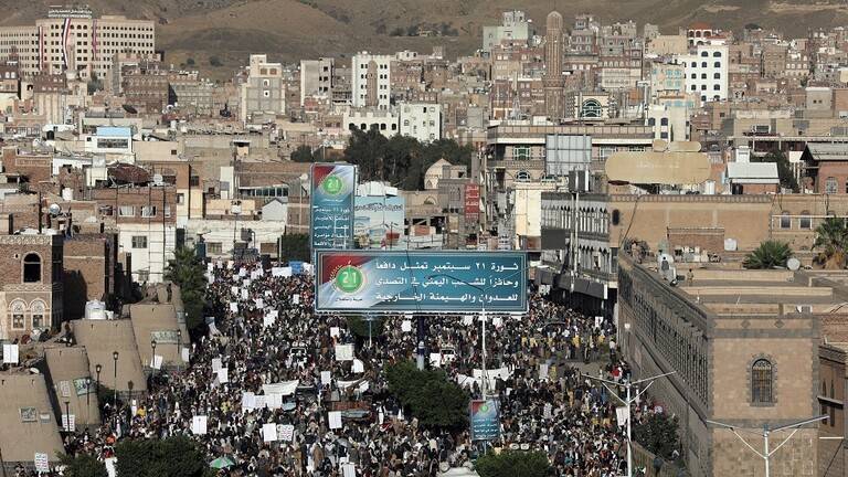 السعودية تعيد 128 محتجزا إلى صنعاء