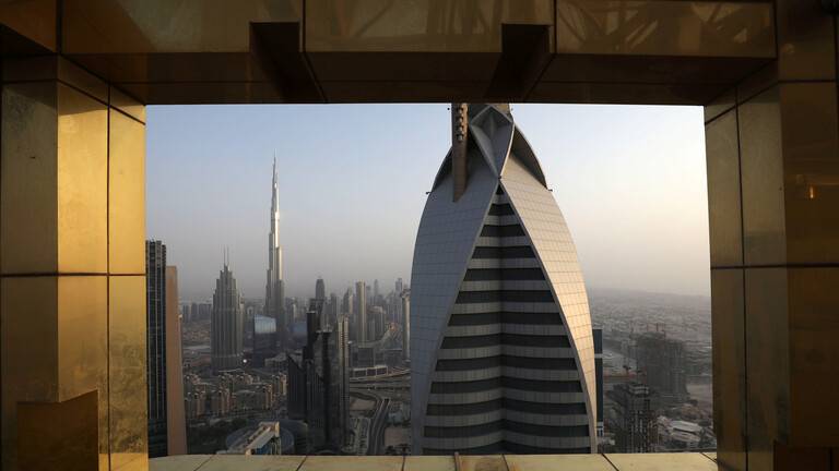 القضاء الإماراتي يخفف عقوبة صحفي بريطاني قتل زوجته بمطرقة في دبي