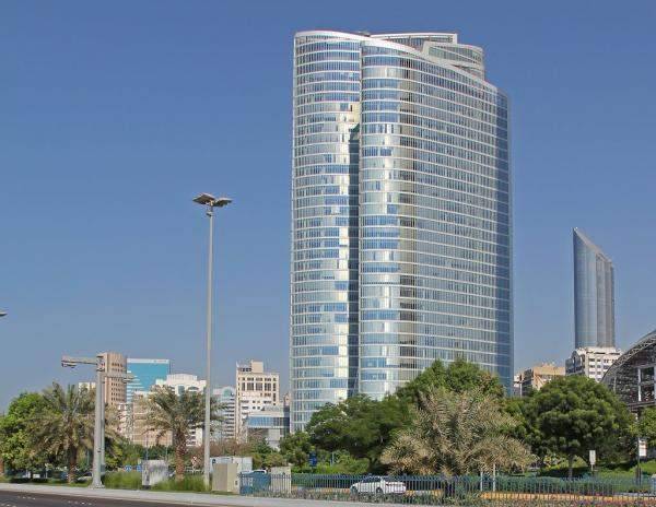 صندوق سيادي لأبوظبي يدرس استثمار ما لا يقل عن مليار دولار في طرح "أرامكو السعودية"