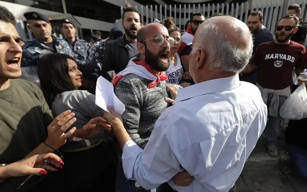 «انسحاب» الحريري ليس زهداً بالمناصب... وإنما «بشروطه التعجيزيّة»
يُطالب بإعادة خلط الأوراق على مستوى الوزارات السياديّة...