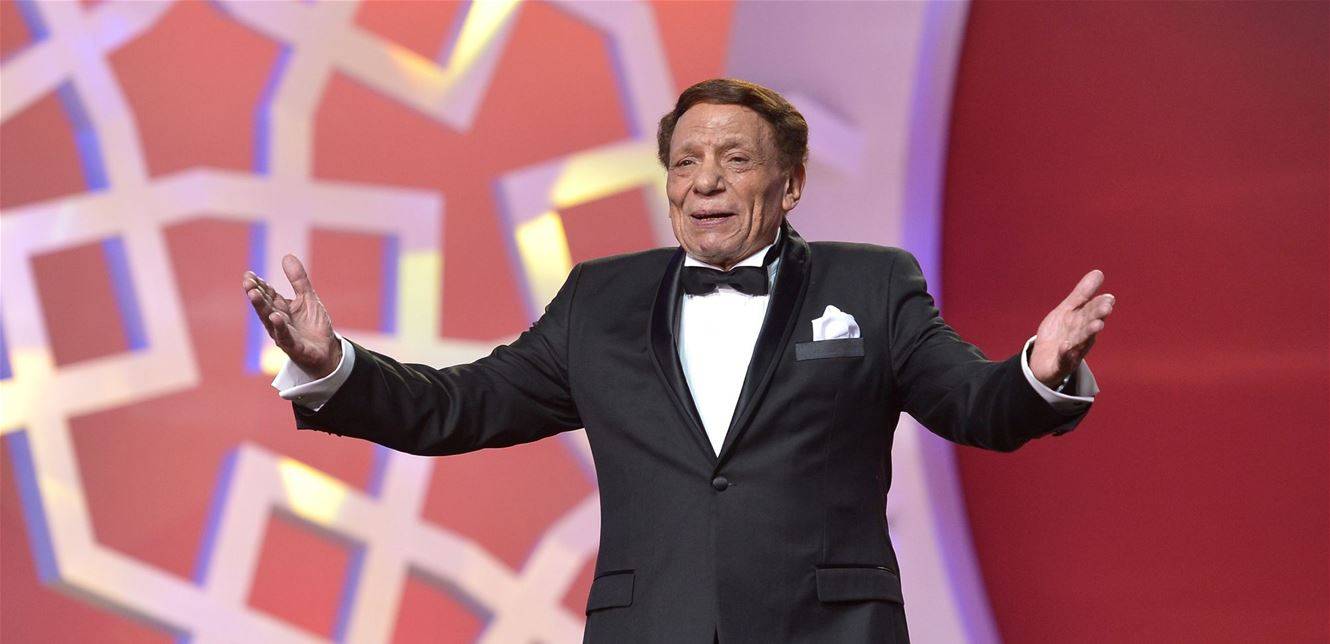 عادل إمام في أحدث ظهور يرقص إحتفالاً بعيد إبنه! (فيديو)
