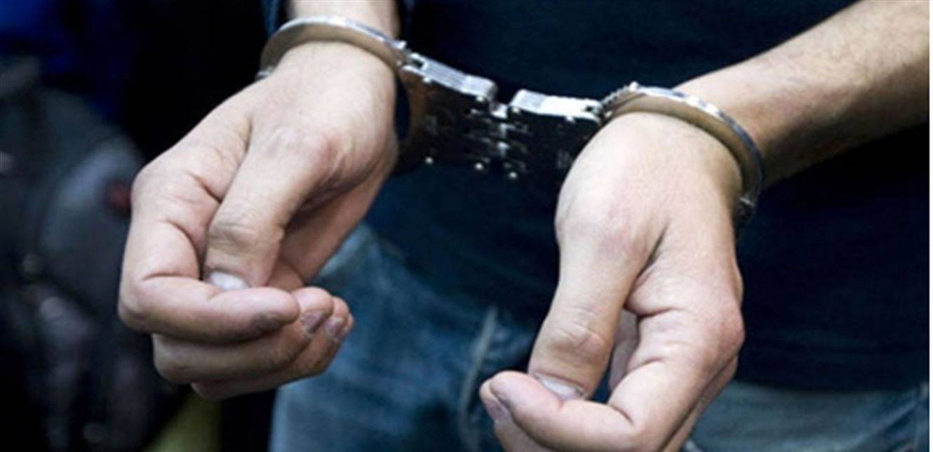 القبض على شخص في بلدة معركة.. سرق قوارير غاز وثياب شتوية