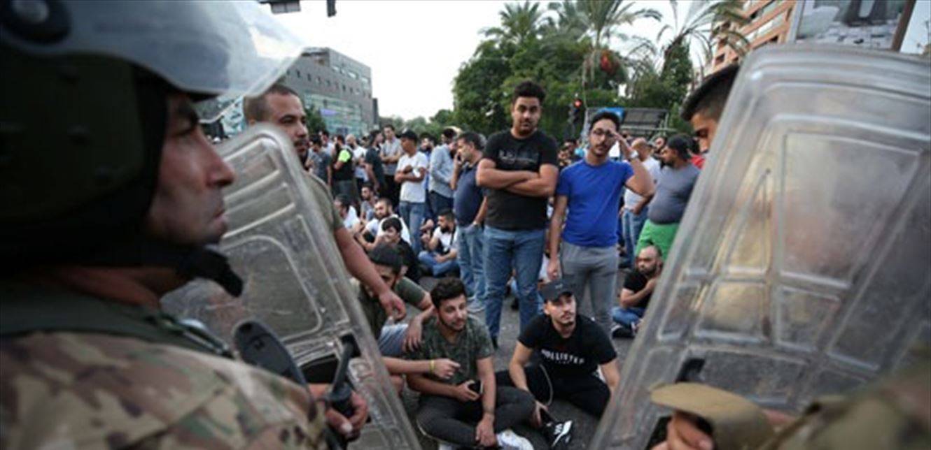 الإفراج عن شخصين بحاصبيا بعد توقيفهما لكتابتهما شعارات على صور سياسيين