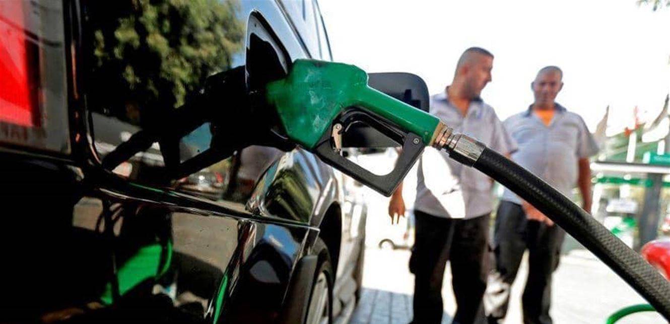 في الكورة.. محطات المحروقات ومحال الصيرفة تلتزم الإضراب