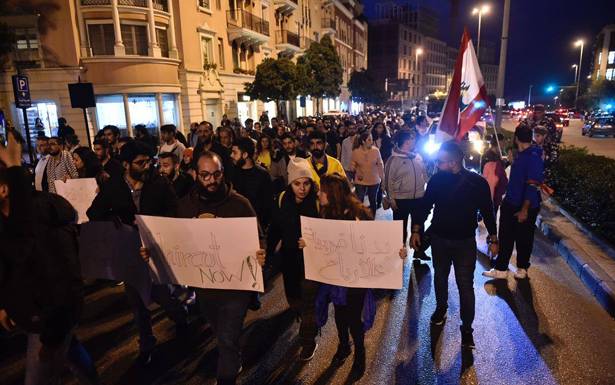 الـحريـري عرف مـكــانـه فتدلّــل... أحــرق أسماء وسيحرق أسماء
قــيادة المستقبـل تــتولّــى تـحريـك الــشارع لـتحسين شـــــروط الـمُفاوضات