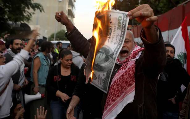 «الثنائي الشيعي» يدفع باتجاه تفعيل عمل حكومة تصريف الأعمال
الحريري متردّد والقوات تلاقيه... والتيار والإشتراكي لم يتبلور موقفهما