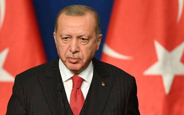 أردوغان: على ماكرون فحص حالة الموت الدماغي لديه